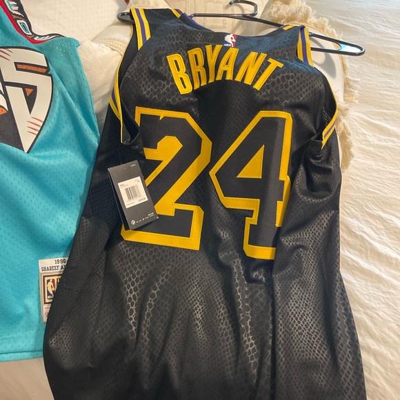 Kobe Bryant authentic lore nike jersey number 24 - Picture 2 of 7